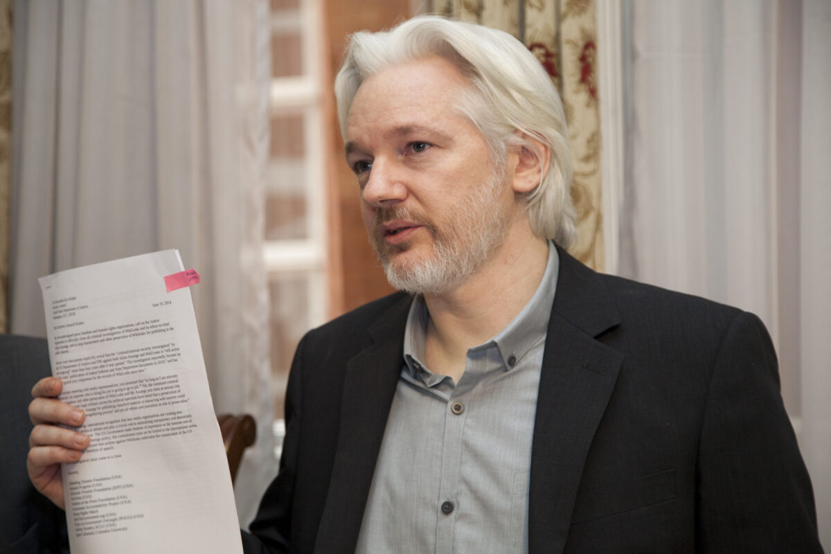 Julian Assange droht jetzt jeden Tag die Abschiebung! Bündnis fordert seine sofortige Freilassung.